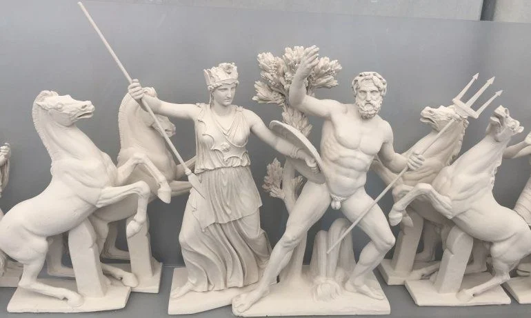 Atenea plantando el olivo durante la disputa con Poseidon Atenea plantando el olivo durante la disputa con Poseidón