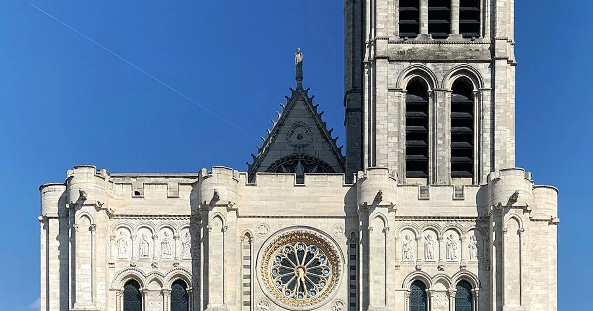 Fachada de la Basilica de Saint Denis pionera del gotico Fachada de la Basílica de Saint-Denis, pionera del gótico