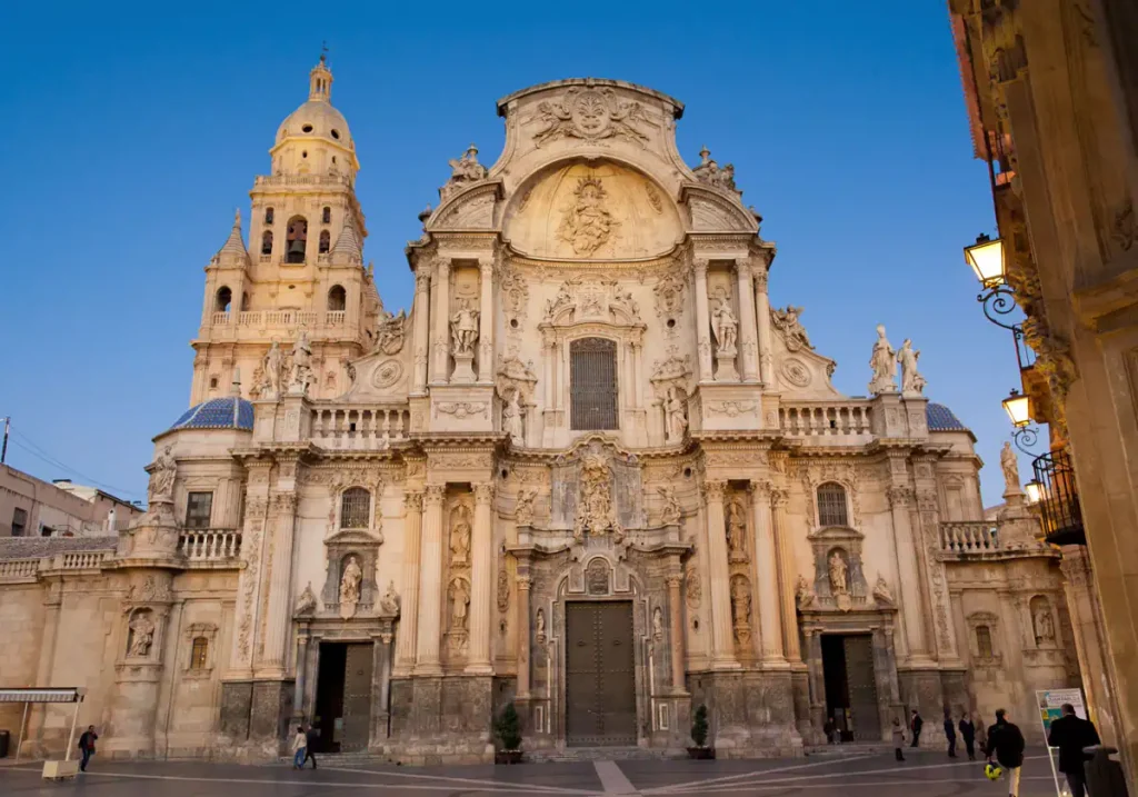 Fachada ornamentada iglesia barroca europea Fachada ornamentada iglesia barroca europea