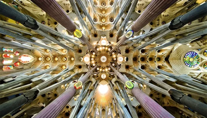 interior sagrada familia interior sagrada familia
