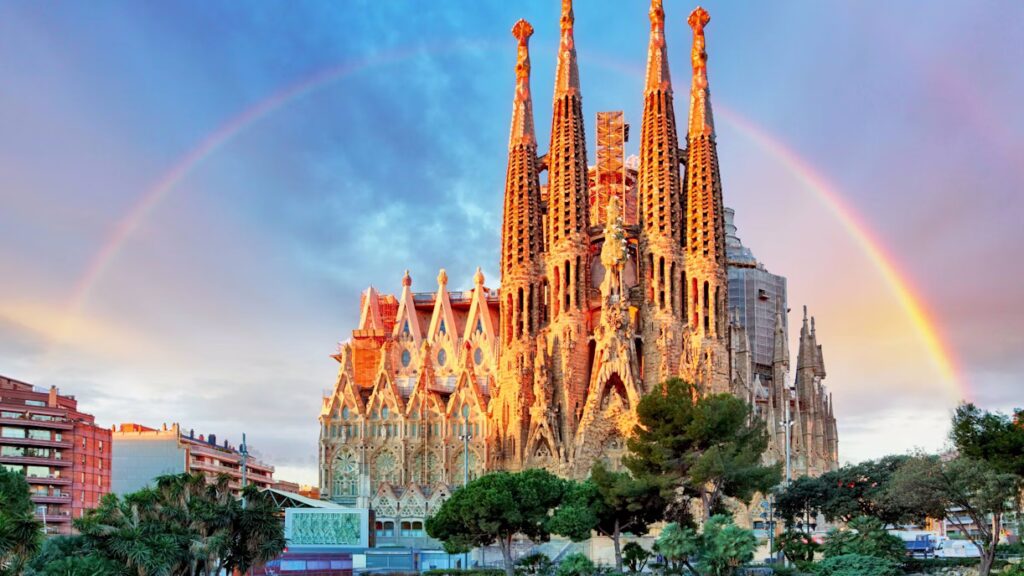 La Sagrada Familia en Barcelona: historia, arquitectura y curiosidades del templo de Gaudí